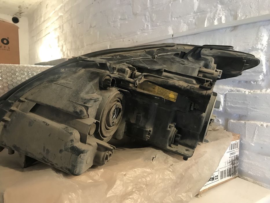 Фара (правая), оригинал «KOITO» на Lexus RX330.