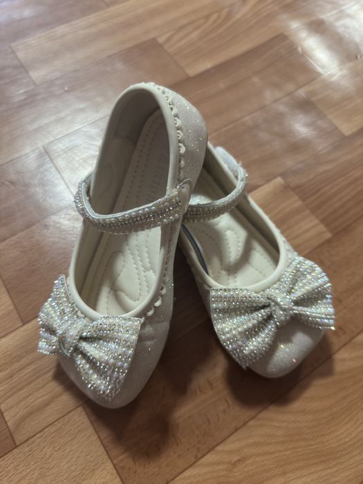 Продам туфли для девочки