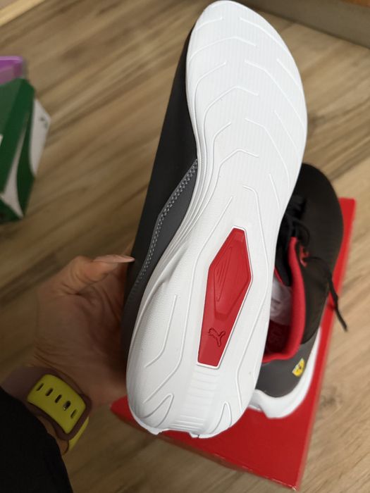 Чисто кови оригинални два  цвята маратонки Puma Ferrari  ! 42,44 н