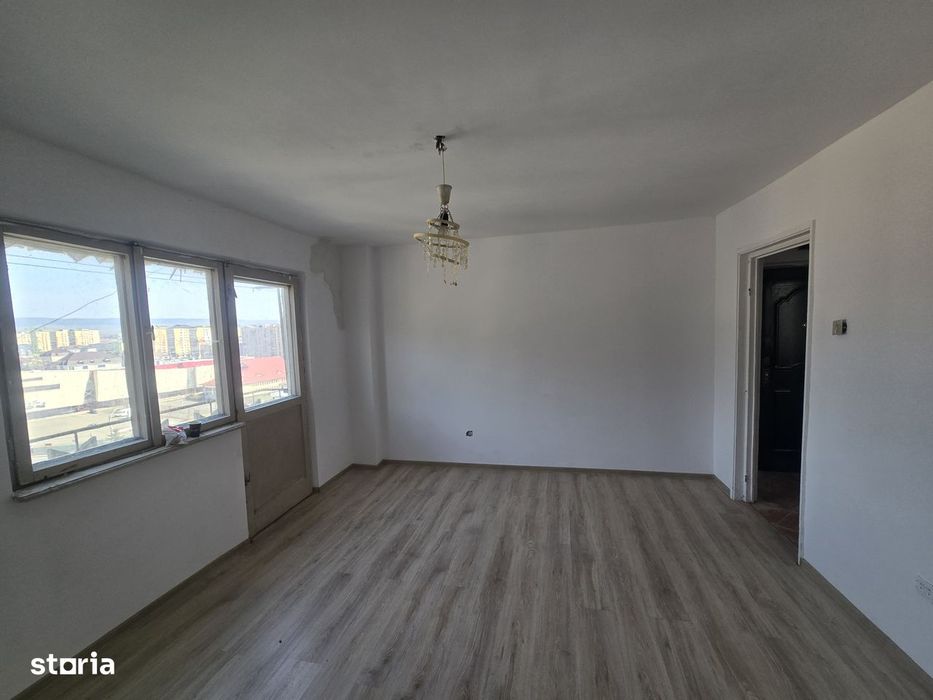 OFERTĂ: Apartament o cameră cu balcon bloc de apartamente!