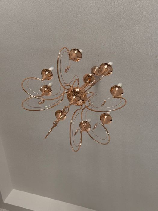 Люстря янги холатда.