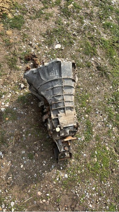 Запчасть На мерседес 210