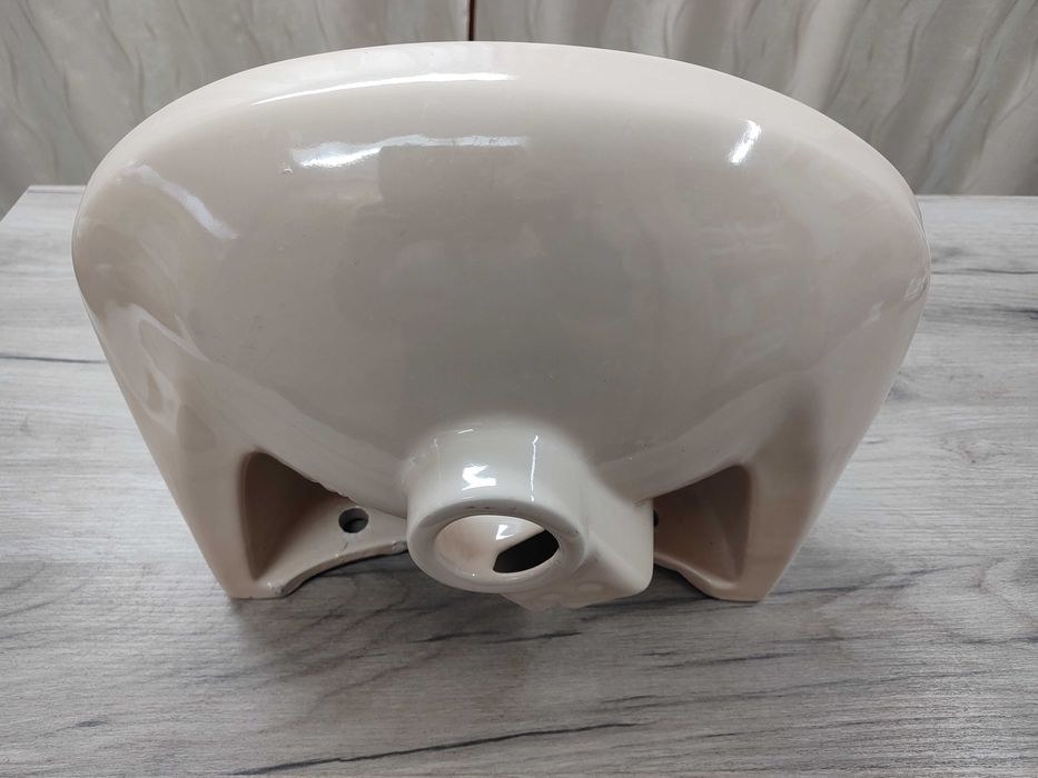 Малка мивка за санитарен възел.