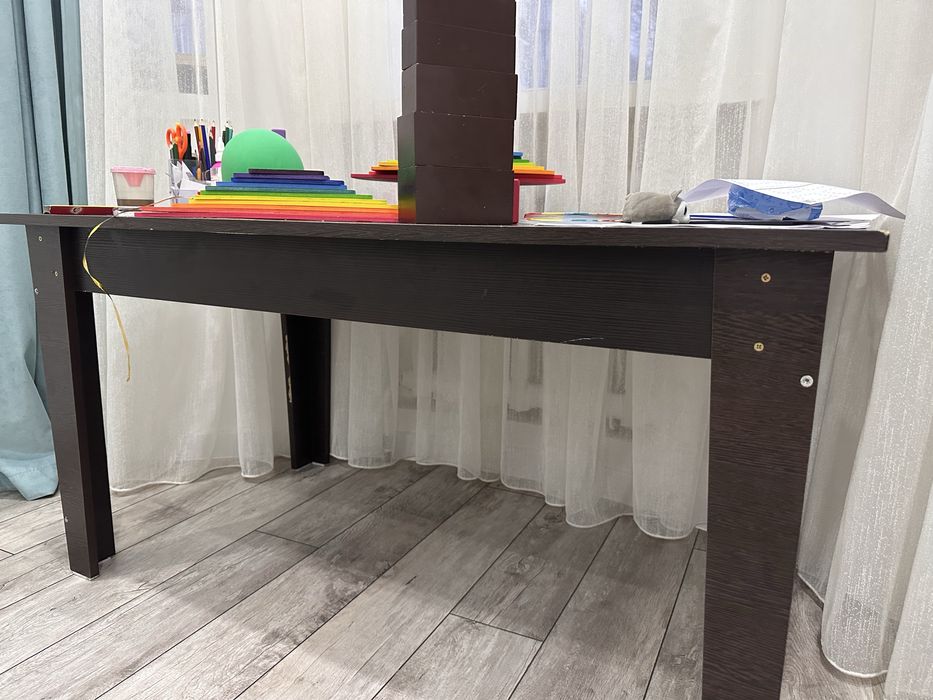 Стол журнальный коричневый