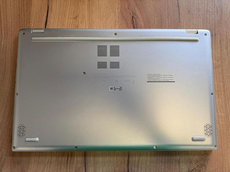Laptop ASUS VivoBook 17 X712EA cu procesor Intel(R) Core(TM) -A-