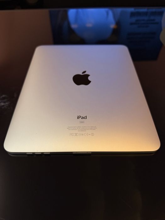 Ipad 1 32gb с оригинална клавиатура