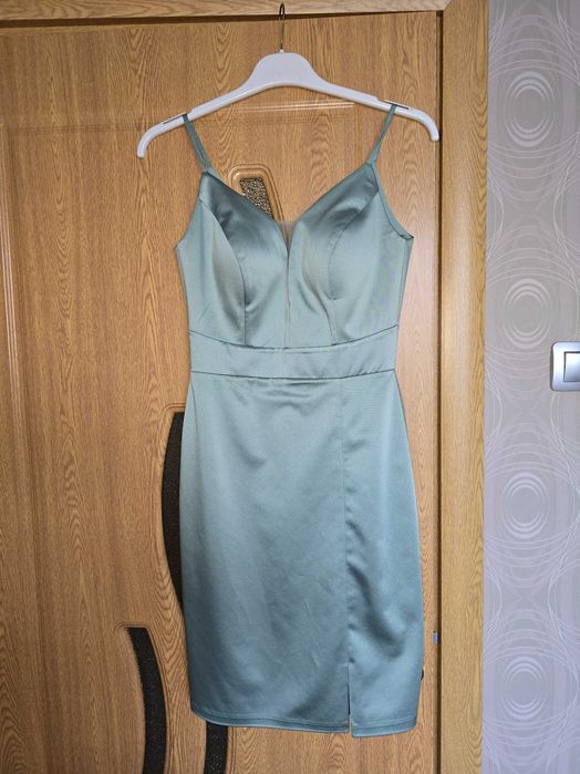 Официална зелена рокля