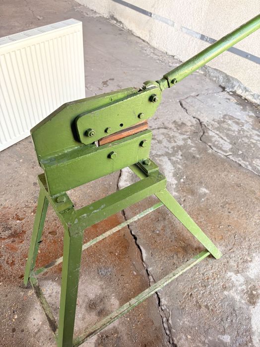 Настолна гилотина