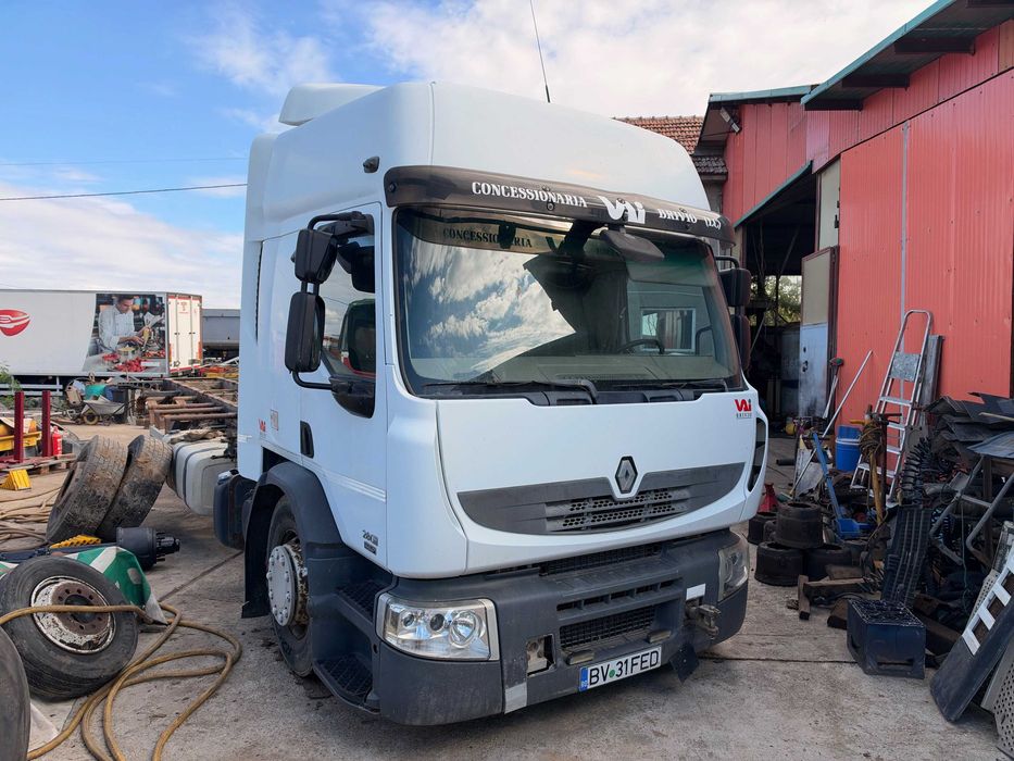 Cabina Renault Midlum din dezmembrari ( + capota + bara + scaune etc ) din dezmembrari