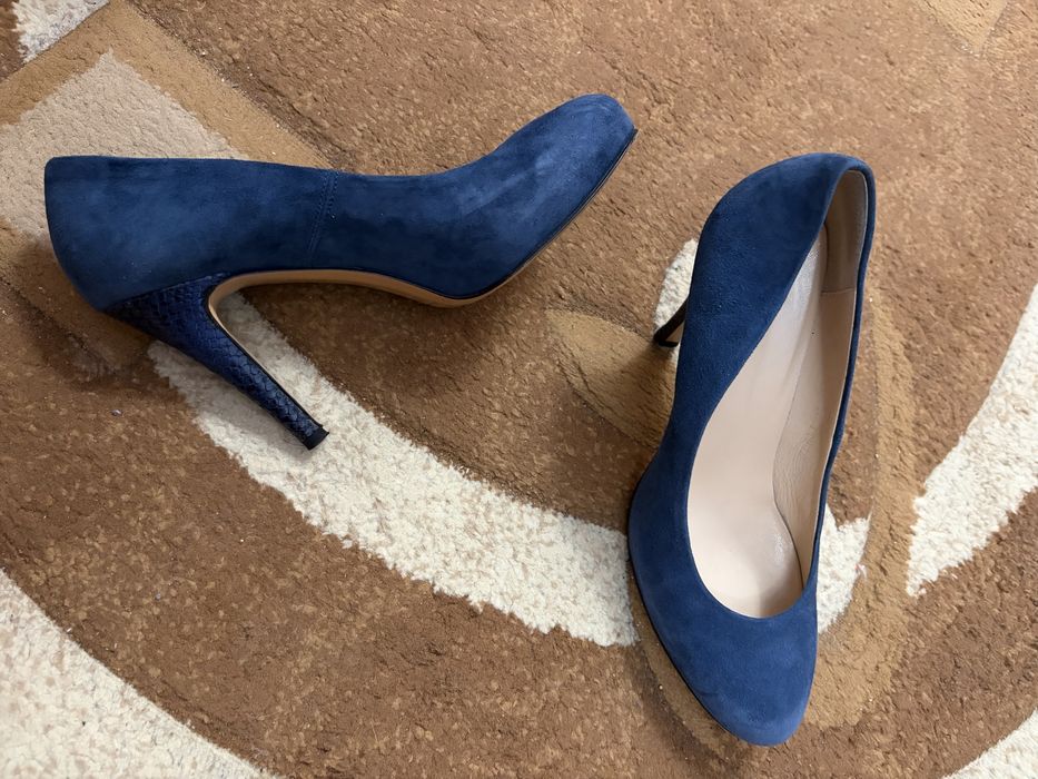 Pantofi albastri din piele intoarsa