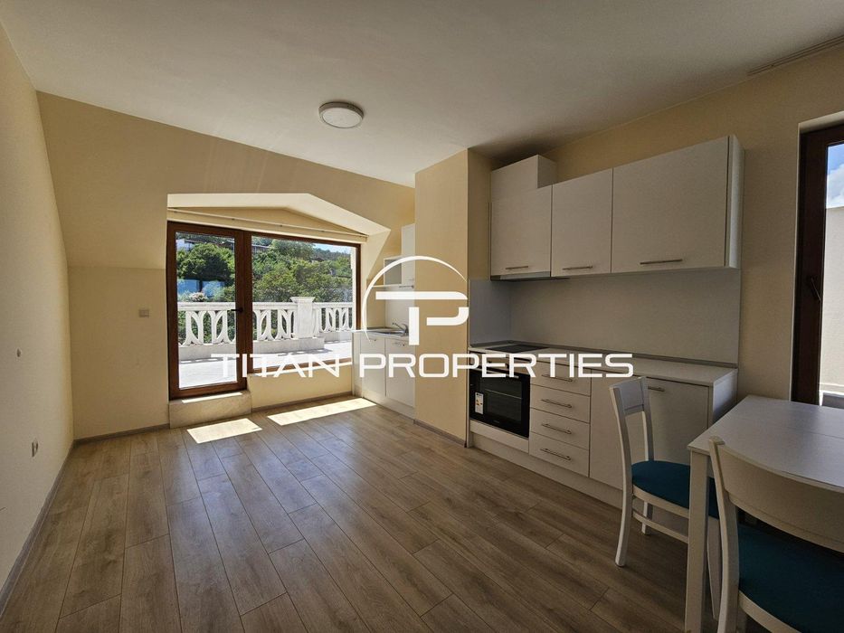 Продава се Двустаен апартамент в Варна, Аспарухово - 122 кв.м за 1353 €/кв.м - Снимка #4