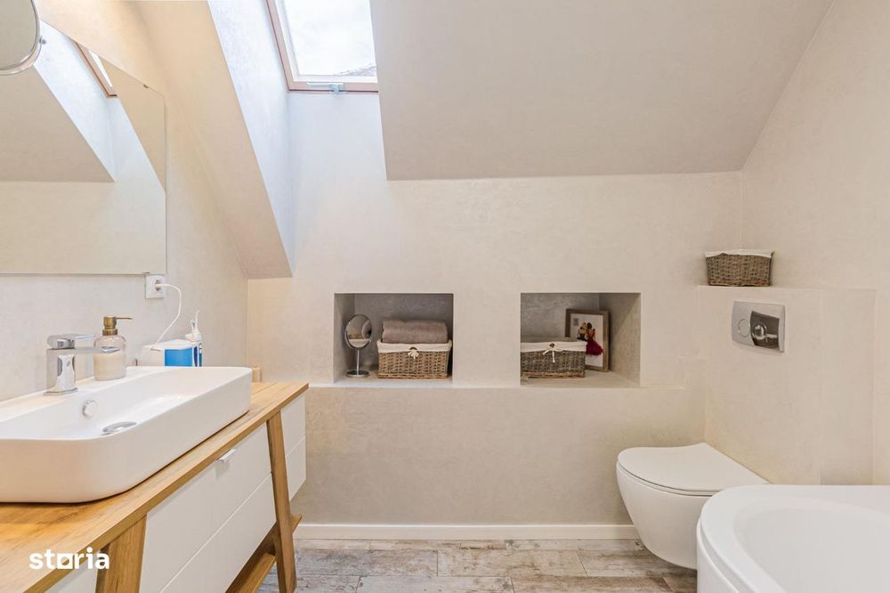Apartament 4 camere cu cramă de 52 mp și loc de parcare-Str Lunga