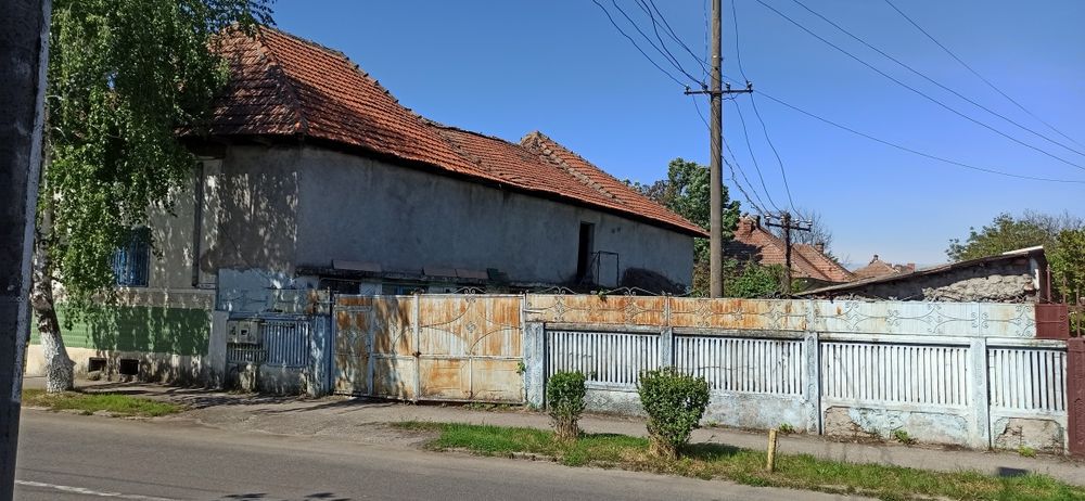 CASĂ de locuit cu teren aferent Sau  Separat teren  intravilan in Drăg