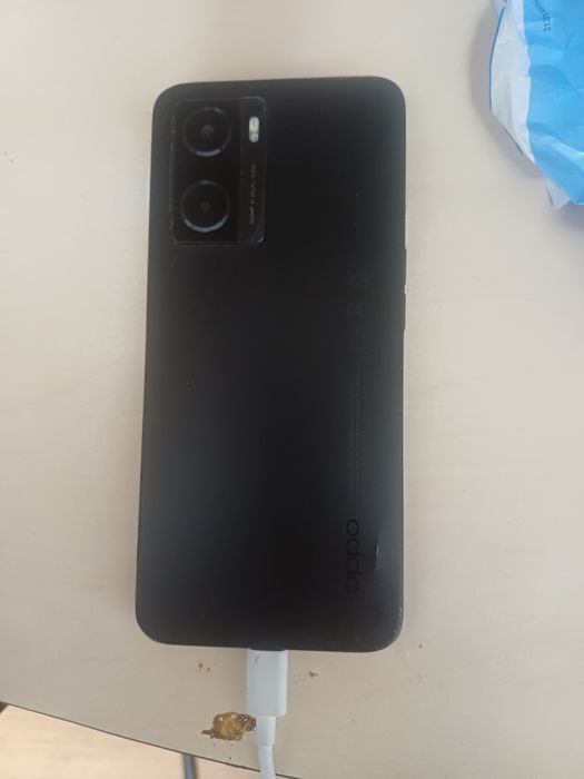 Telefon cu displayul spart OPPO A57S. Placa este buna