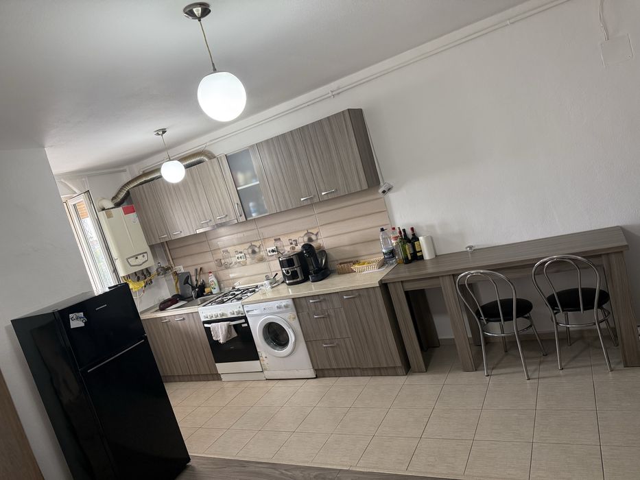 Inchiriez apartament