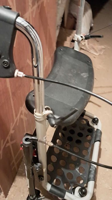 Помощна количка,проходилка за възрастни,сгъваема