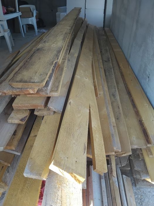 Vând scândură pentru construcții