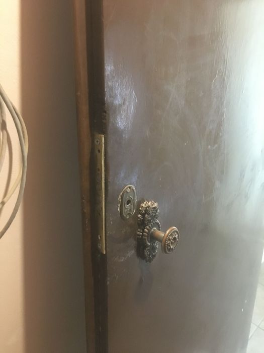 Метално крило за врата