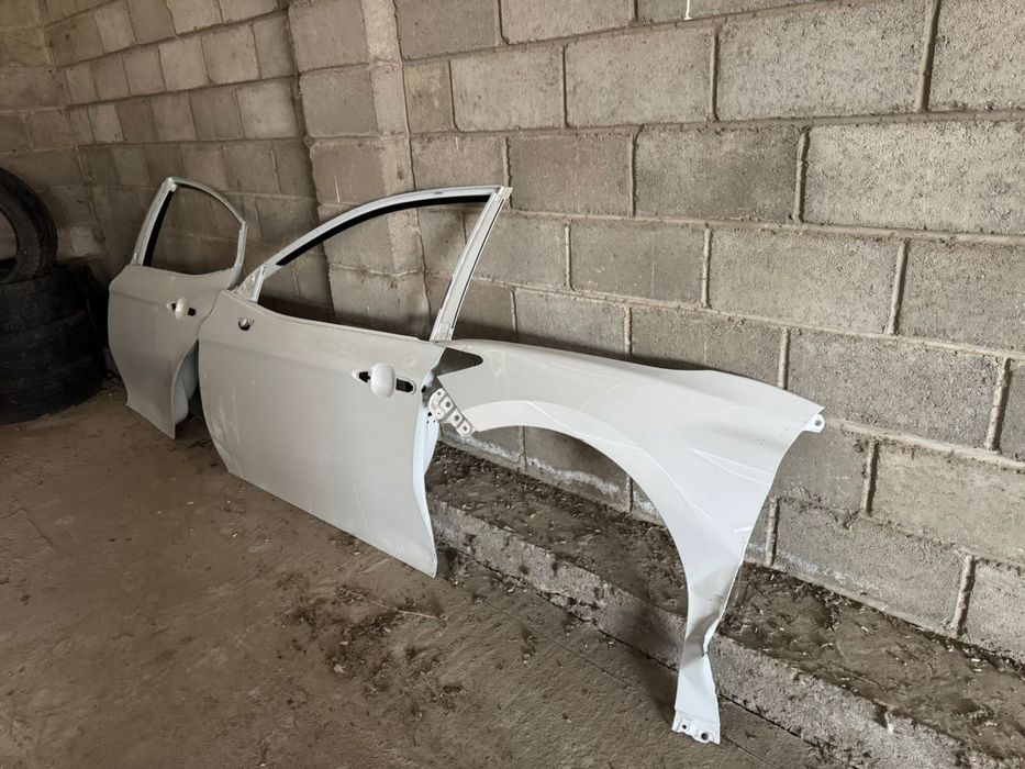 продам двери и крыло камри 80