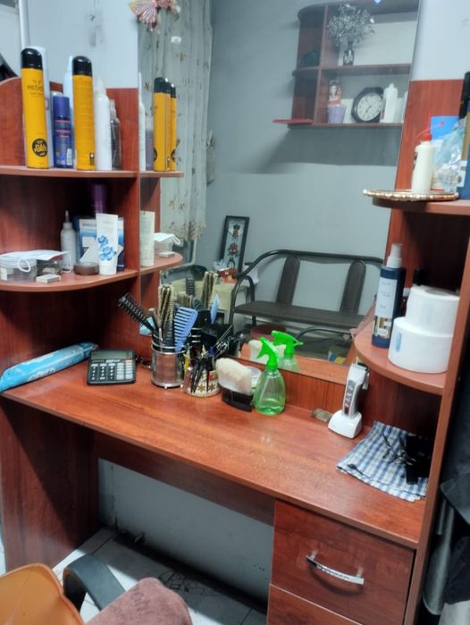 Стол для парикмахера