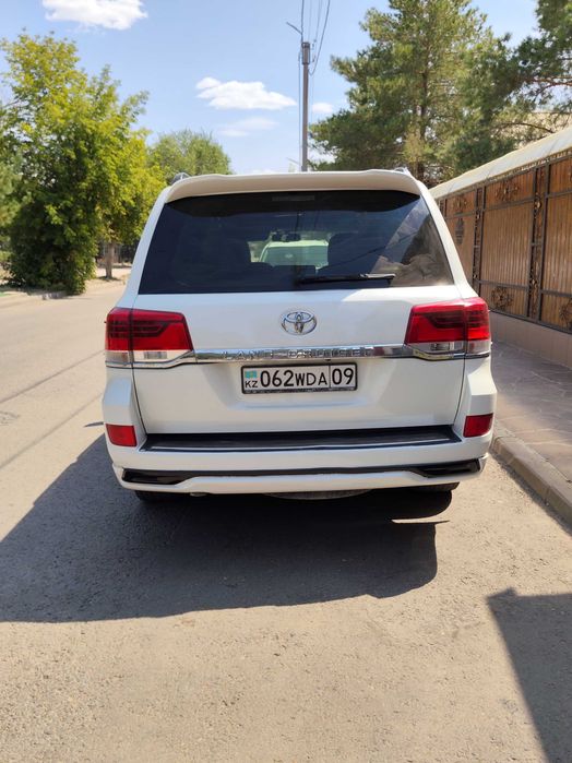 Toyota Land Cruiser 200