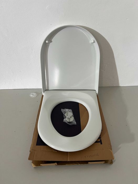 Duravit D-Code Compact Capac WC cu închidere lentă Soft Close, Duroplast, balamale inox
