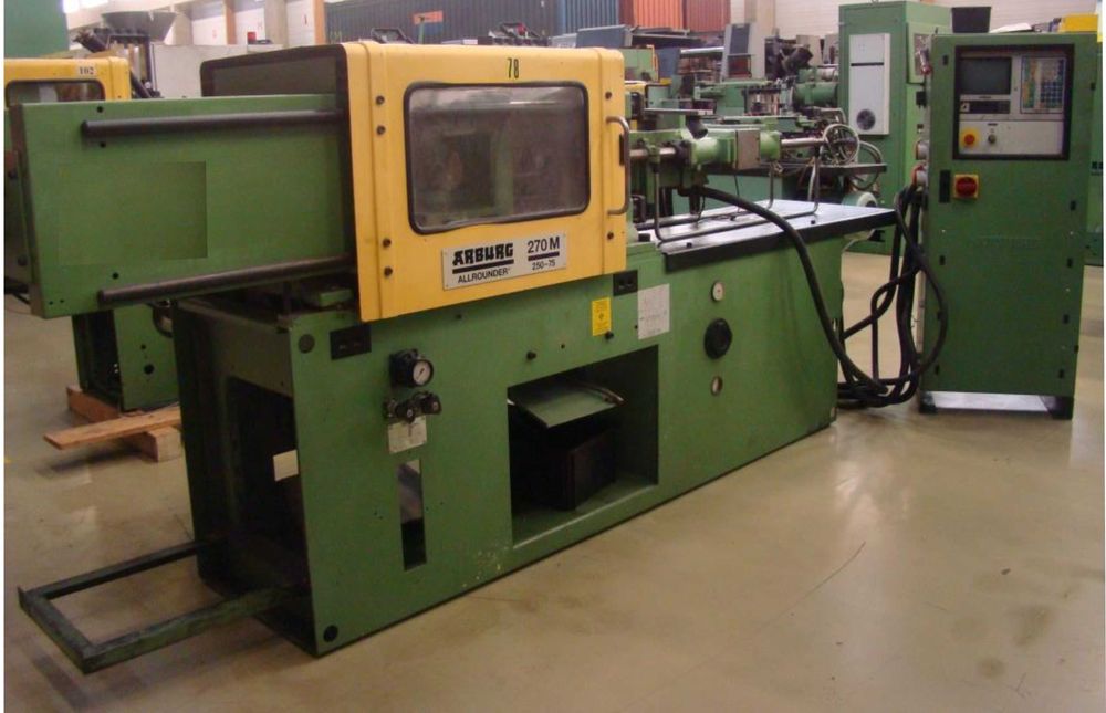 2 MASINI INJECTIE MASE PLASTICE