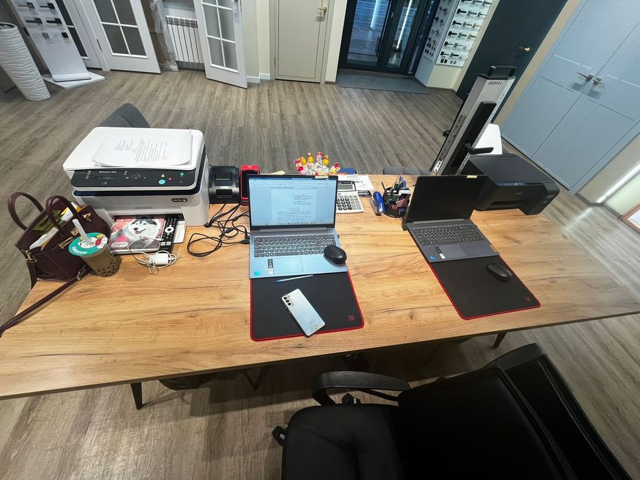 Офисный рабочий стол