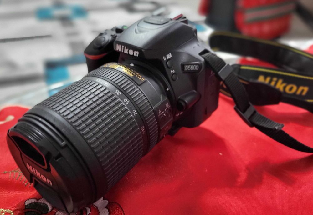 Nikon D5600 VR .