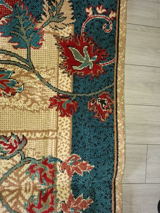 Covor persan nou de vânzare, are dimensiunea 200x300 cm.