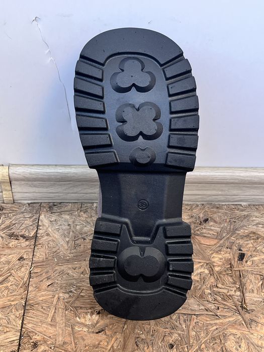 Продам лоферы (серые и черные)