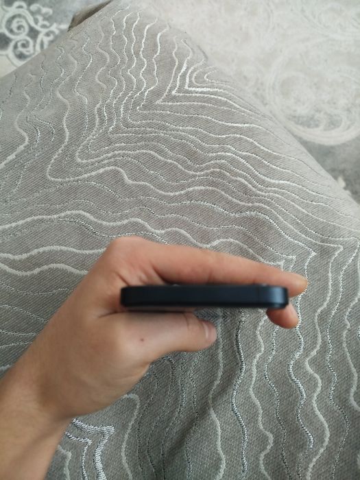 Айфон 12 128гб..