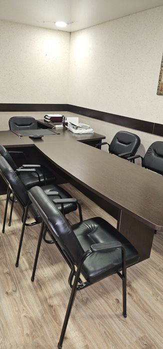 Офисные стулья кожа