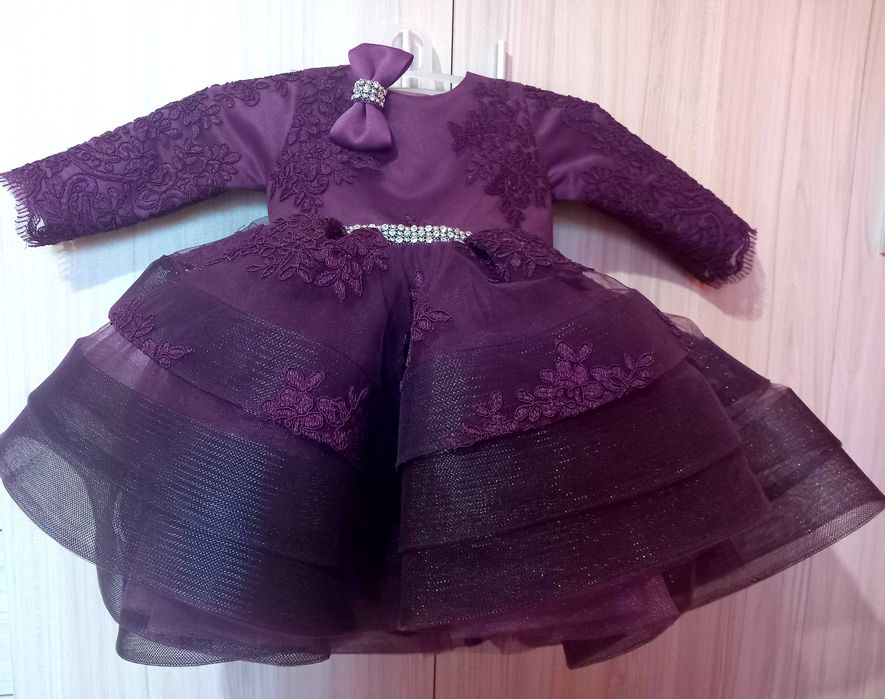 Бутикова рокля за момиченце на годинка в актуален за сезона цвят.