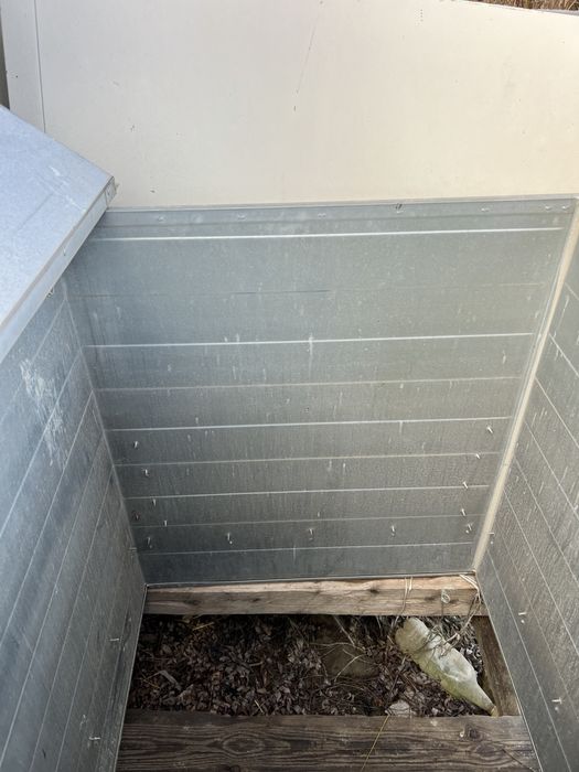 Vand structura din metal ideala pentru afumatoare