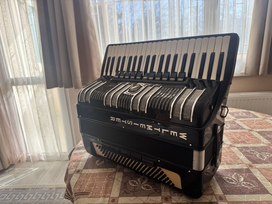Продава се Акордеон Weltmeister S4
