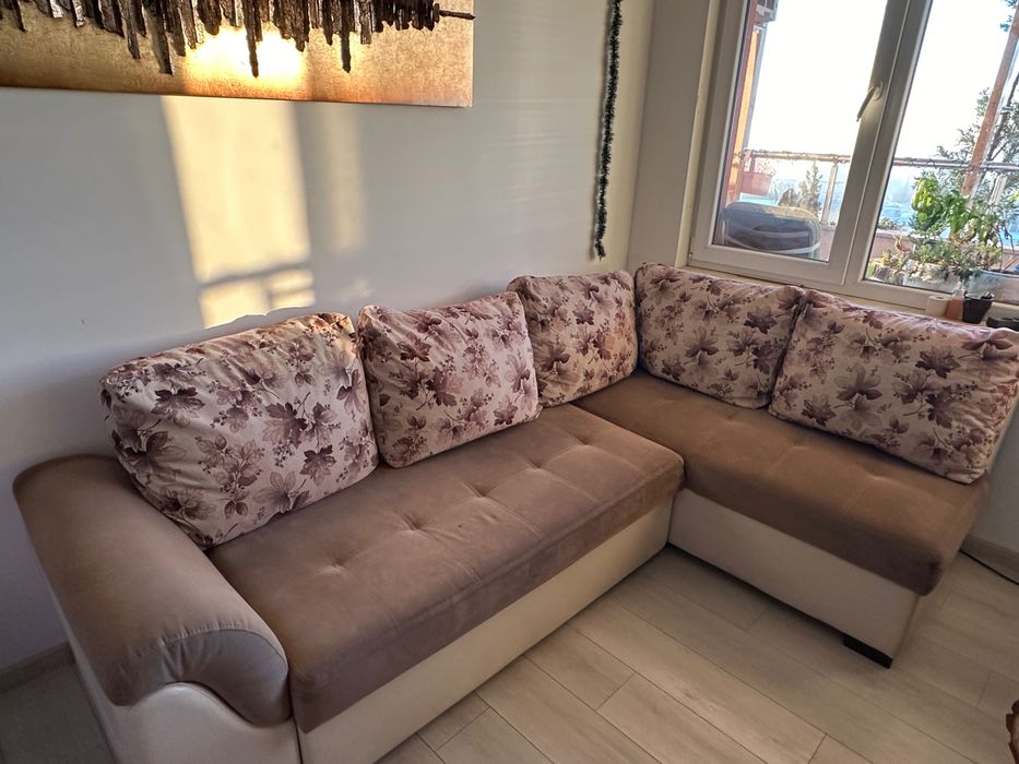 Продавам диван за трапезария