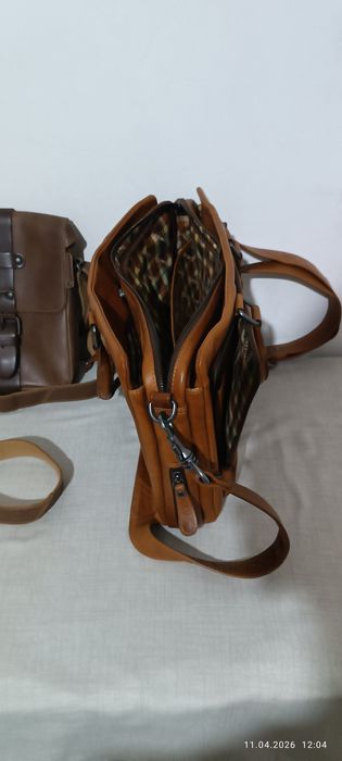 Кожаный сумки продаётся-100$.Качественный  классический. Состояние отл