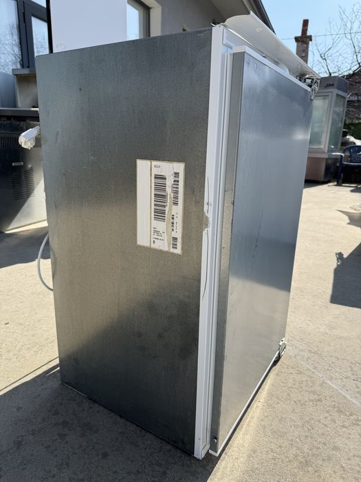 Малък хладилник за вграждане Bosch