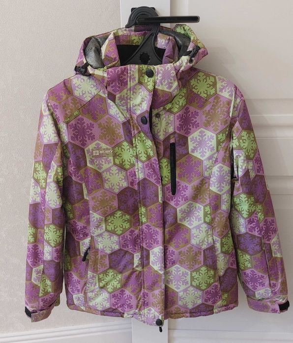 Продам куртку на девочку