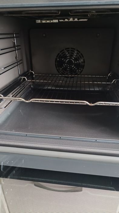 Продавам фурна за вграждане Бош