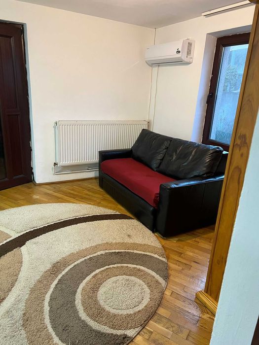 Casa de închiriat la curte