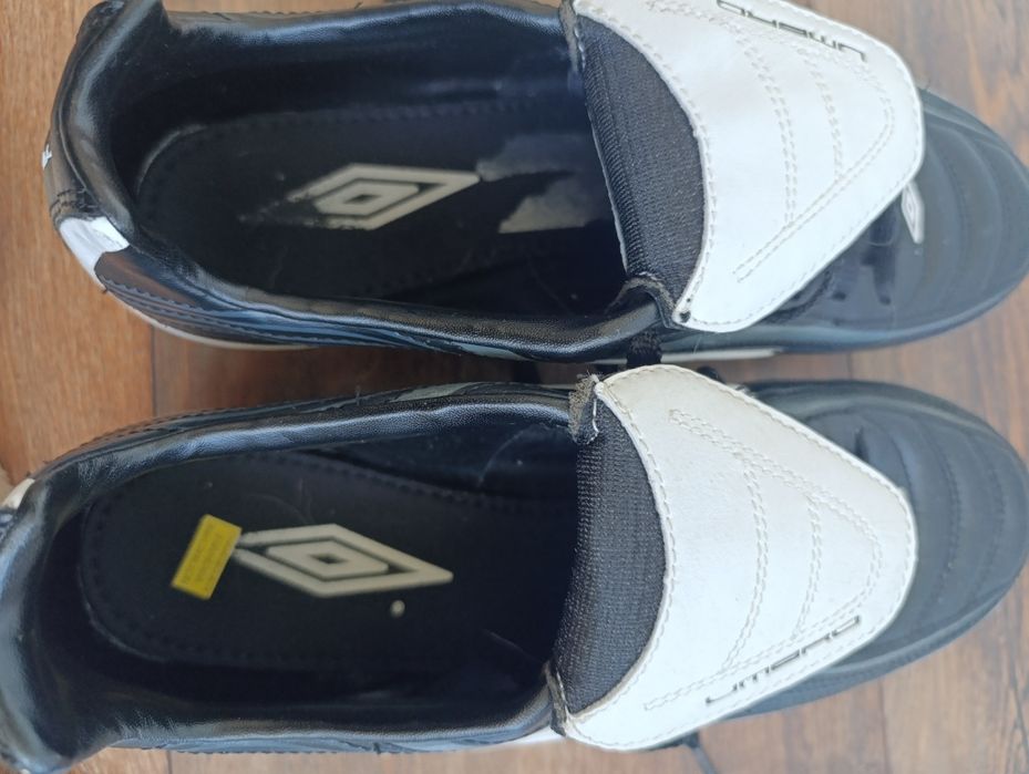 Бутонки Umbro Маратонки за футбол