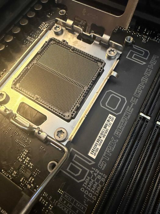 Asus ROG Strix B650E-E Gaming WIFI и Ryzen 7 7700X
