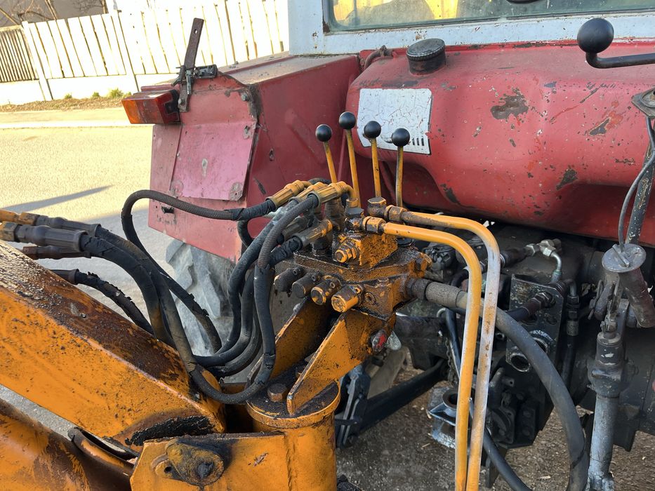 Incarcator gunoi cu brat