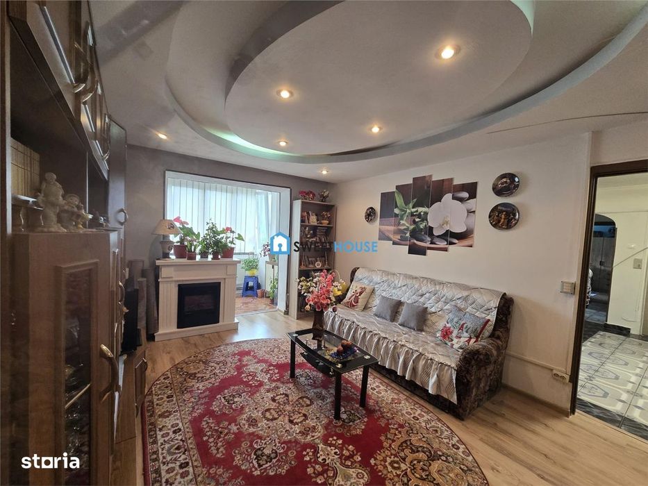 Apartament cu patru camere zona 1 decembrie
