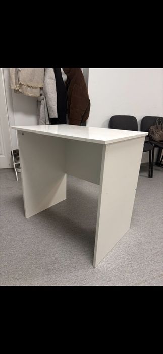 Стол белого цвета самовывоз