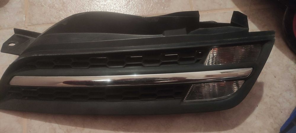 Решетка с мигаш за Нисан Микра К12 - 2007г