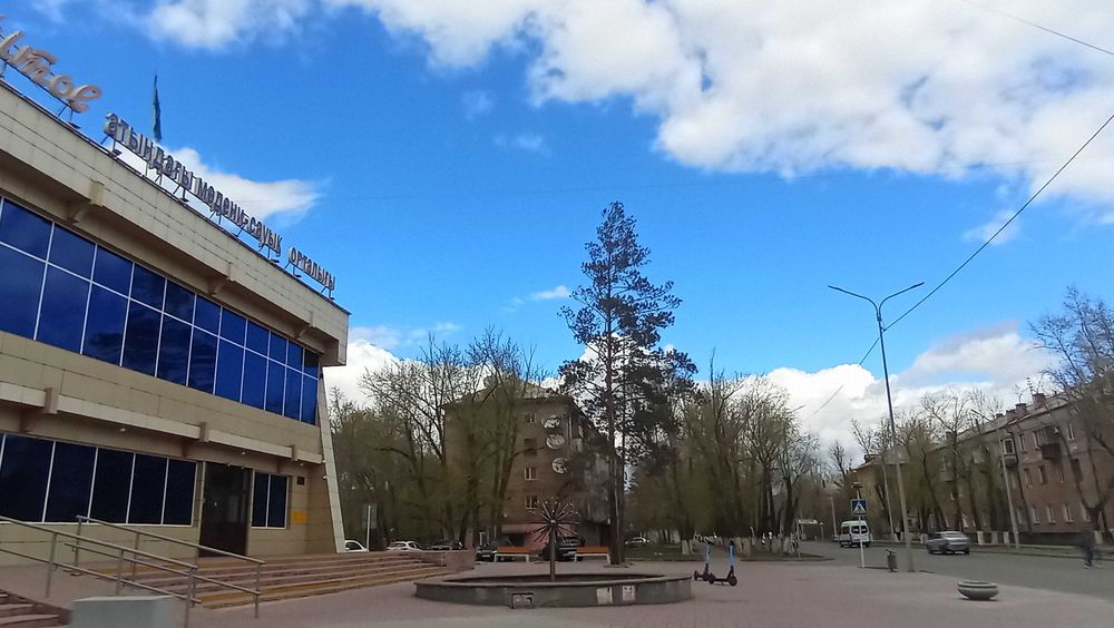 Продам входную дверь