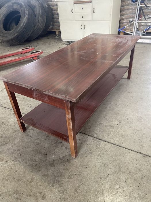 Масивен бюфет и маса